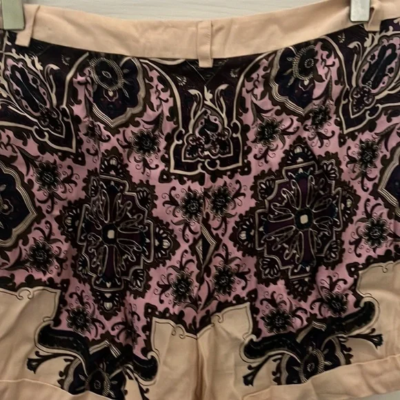 PRE-OWNED FOREVER 21 WOMEN'S PRINTED SHORTS- SMALL - Picture 6 of 6